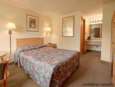 Days Inn By Wyndham Richland Room photo