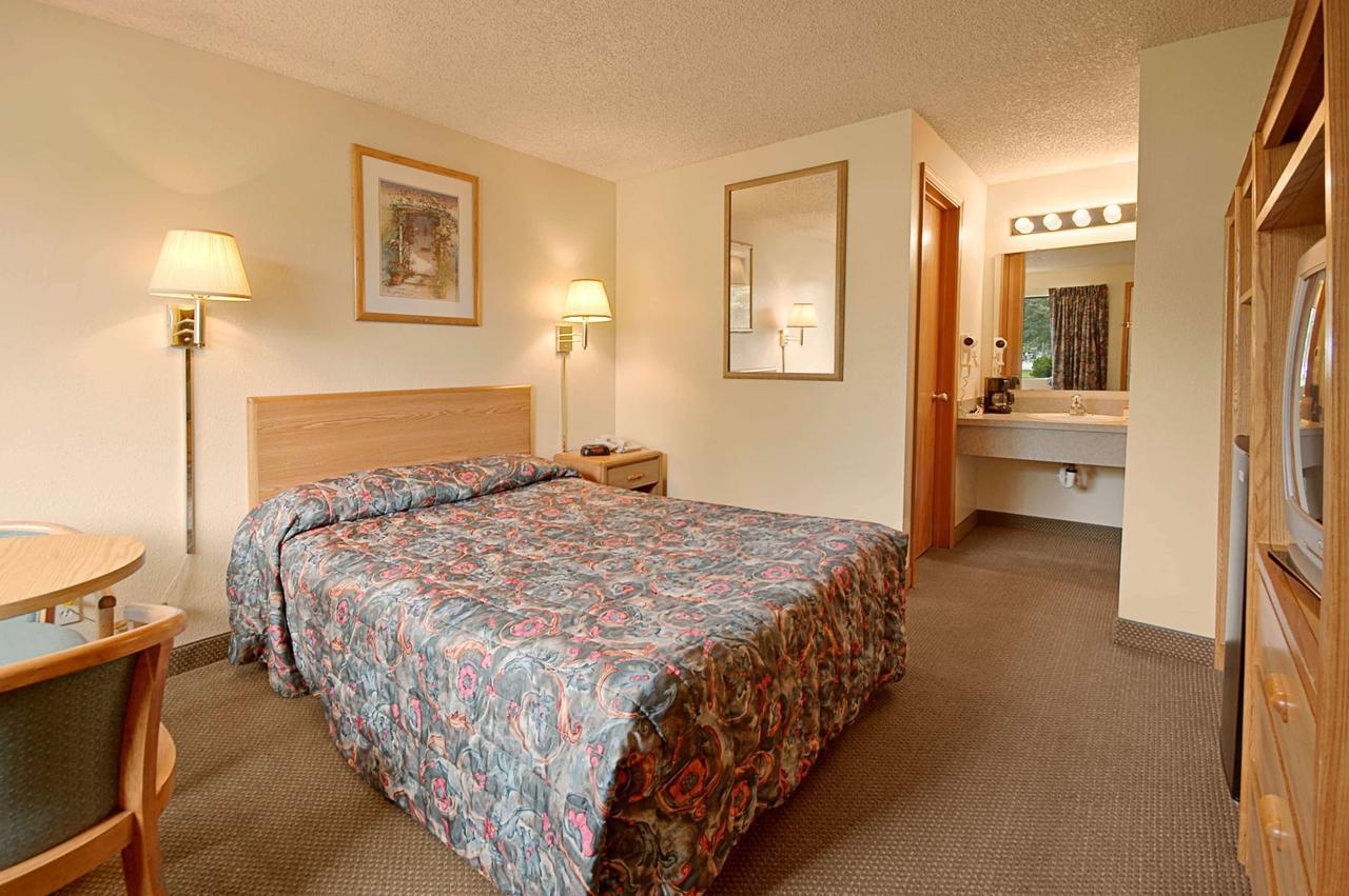 Days Inn By Wyndham Richland Room photo